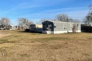 1610 S 3rd St, Ganado, TX 77962 - Photo 22