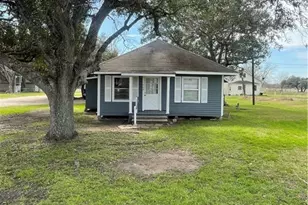 1610 S 3rd St, Ganado, TX 77962 - Photo 8