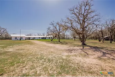 455 Suncrest Lane, Victoria, TX 77905 - Photo 4