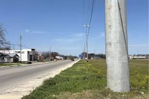 1900 N Austin St, Seguin, TX 78155 - Photo 6