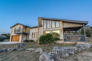 837 Military Dr, Canyon Lake, TX 78133 - Photo 4