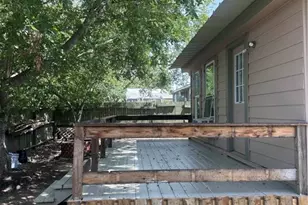 104 S 2nd St, Stockdale, TX 78160 - Photo 2