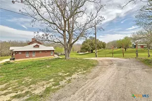 398 Redbird Ln, Kingsbury, TX 78638 - Photo 38