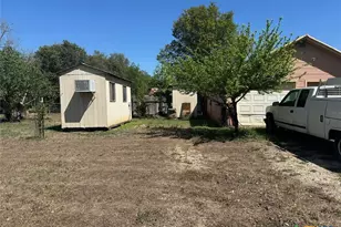 502 N Cherry St, Seguin, TX 78155 - Photo 12