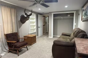 502 N Cherry St, Seguin, TX 78155 - Photo 8