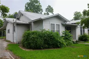 204 Orth St, Yoakum, TX 77995 - Photo 12