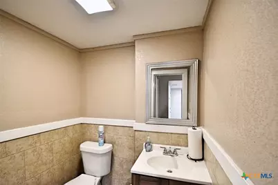 1111 N Walnut Avenue #301, New Braunfels, TX 78130 - Photo 14