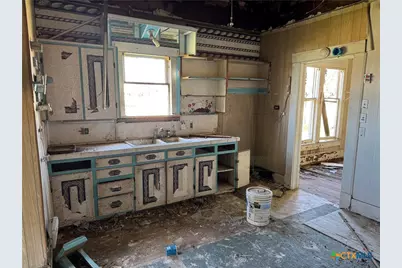 320 N 5th Street, Lott, TX 76656 - Photo 14