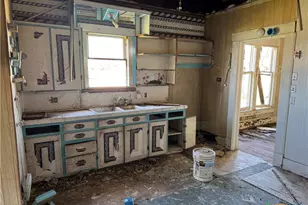 320 N 5th St, Lott, TX 76656 - Photo 14