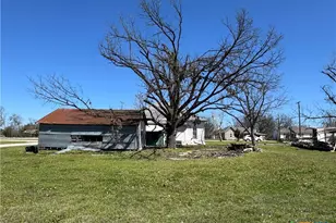 320 N 5th St, Lott, TX 76656 - Photo 20