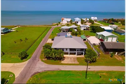 107 W Taylor Avenue, Port O'Connor, TX 77982 - Photo 2