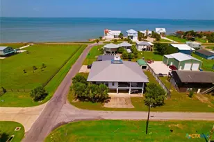 107 W Taylor Ave, Port O'Connor, TX 77982 - Photo 2