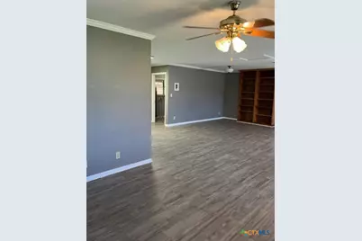 615 Hoskins Broadway Street, El Campo, TX 77437 - Photo 2