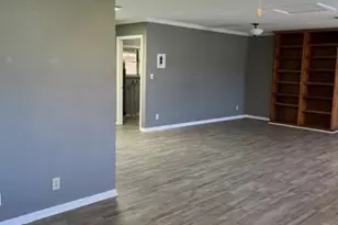 615 Hoskins Broadway St, El Campo, TX 77437 - Photo 2