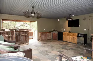 211 Cambridge Dr, New Braunfels, TX 78132 - Photo 2