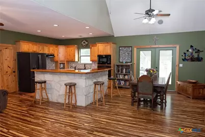 211 Cambridge Drive, New Braunfels, TX 78132 - Photo 4