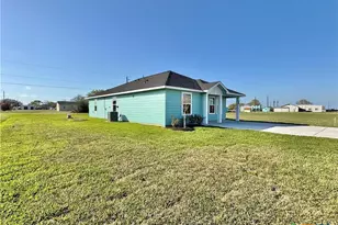 288 Buckskin, Palacios, TX 77465 - Photo 4
