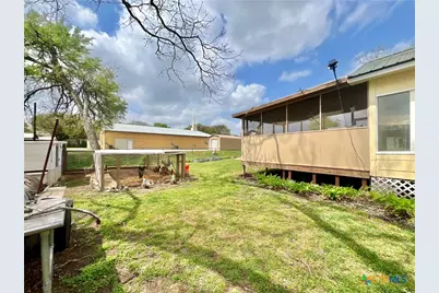 319 Smith Street, Gonzales, TX 78629 - Photo 24