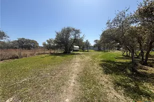 171 Deer Meadows Ln, Seadrift, TX 77983 - Photo 2