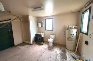 206 Hinton St, Three Rivers, TX 78071 - Photo 28