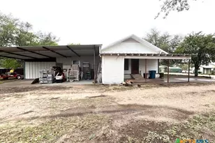 206 Hinton St, Three Rivers, TX 78071 - Photo 6