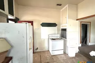 206 Hinton St, Three Rivers, TX 78071 - Photo 12