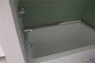 212 E Loop 340, Bellmead, TX 76705 - Photo 4