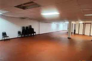 201 W Morris St, Yoakum, TX 77995 - Photo 2