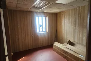 201 W Morris St, Yoakum, TX 77995 - Photo 6