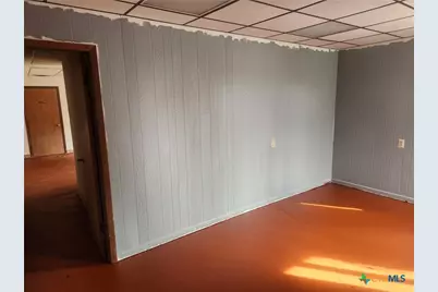 201 W Morris Street, Yoakum, TX 77995 - Photo 4