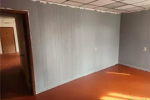 201 W Morris St, Yoakum, TX 77995 - Photo 4