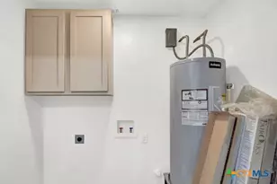 806 21st St, Hondo, TX 78861 - Photo 4