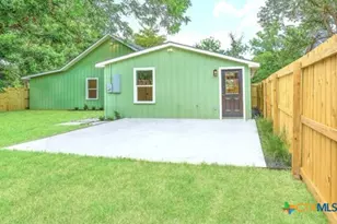 806 21st St, Hondo, TX 78861 - Photo 16