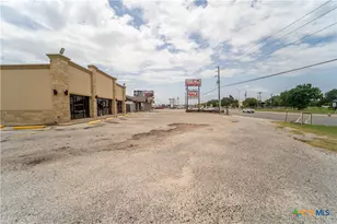 6602 N Navarro St, Victoria, TX 77904 - Photo 1