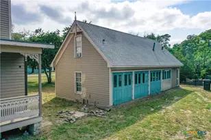 204 W Reuss Blvd, Cuero, TX 77954 - Photo 4