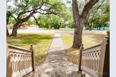204 W Reuss Boulevard, Cuero, TX 77954 - Photo 8