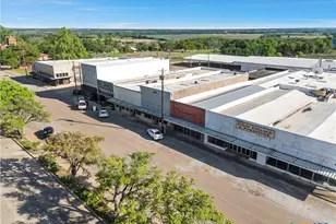 107 W Main St, Cameron, TX 76520 - Photo 4