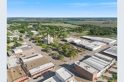 107 W Main Street, Cameron, TX 76520 - Photo 2