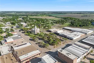 107 W Main St, Cameron, TX 76520 - Photo 2