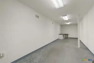 107 W Main Street, Cameron, TX 76520 - Photo 24