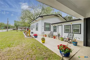 104 N Bright St, Gonzales, TX 78629 - Photo 6