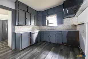 1515 Moulton St, Shiner, TX 77984 - Photo 6