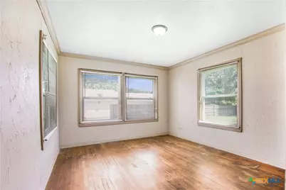 704 Maple, Yoakum, TX 77995 - Photo 8