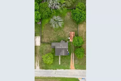 704 Maple, Yoakum, TX 77995 - Photo 2