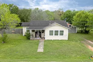 704 Maple, Yoakum, TX 77995 - Photo 1