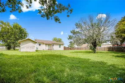 704 Maple, Yoakum, TX 77995 - Photo 14