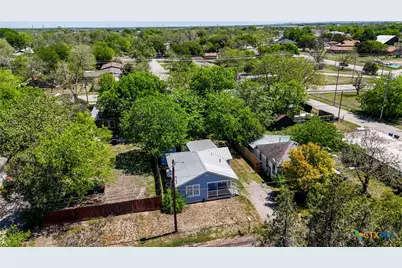 411 Ellis Street, Seguin, TX 78155 - Photo 26