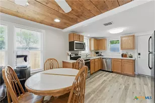 411 Ellis St, Seguin, TX 78155 - Photo 8