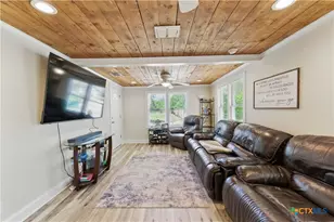 411 Ellis St, Seguin, TX 78155 - Photo 6