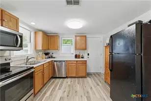 411 Ellis St, Seguin, TX 78155 - Photo 10